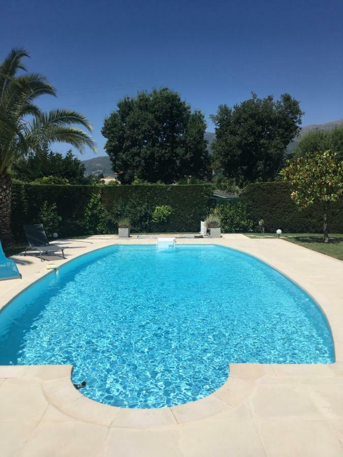 Charmante Villa Familiale Ванс Екстериор снимка